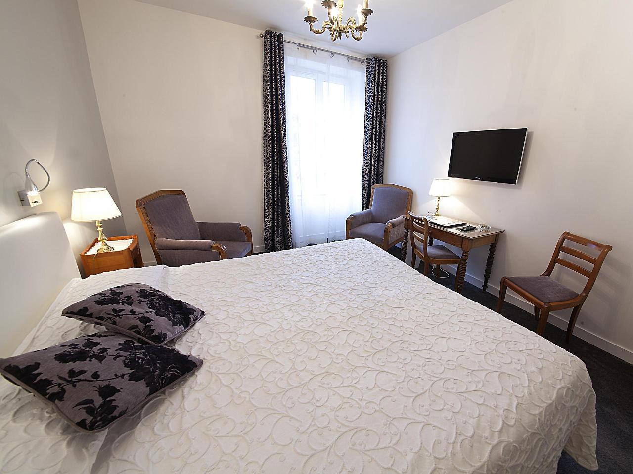 Logis Hotel Royal Saint-Mart Royat Exterior photo