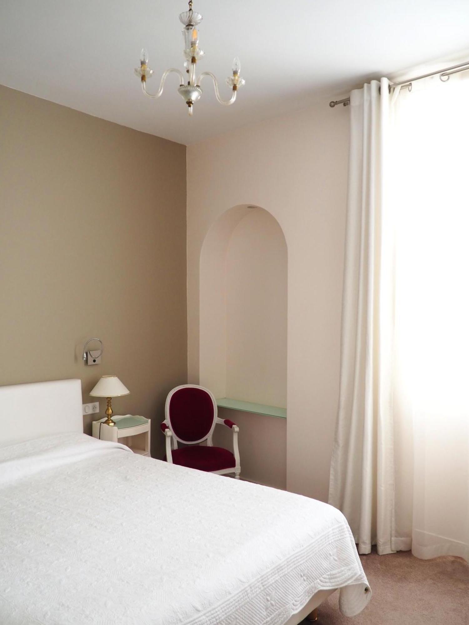 Logis Hotel Royal Saint-Mart Royat Exterior photo